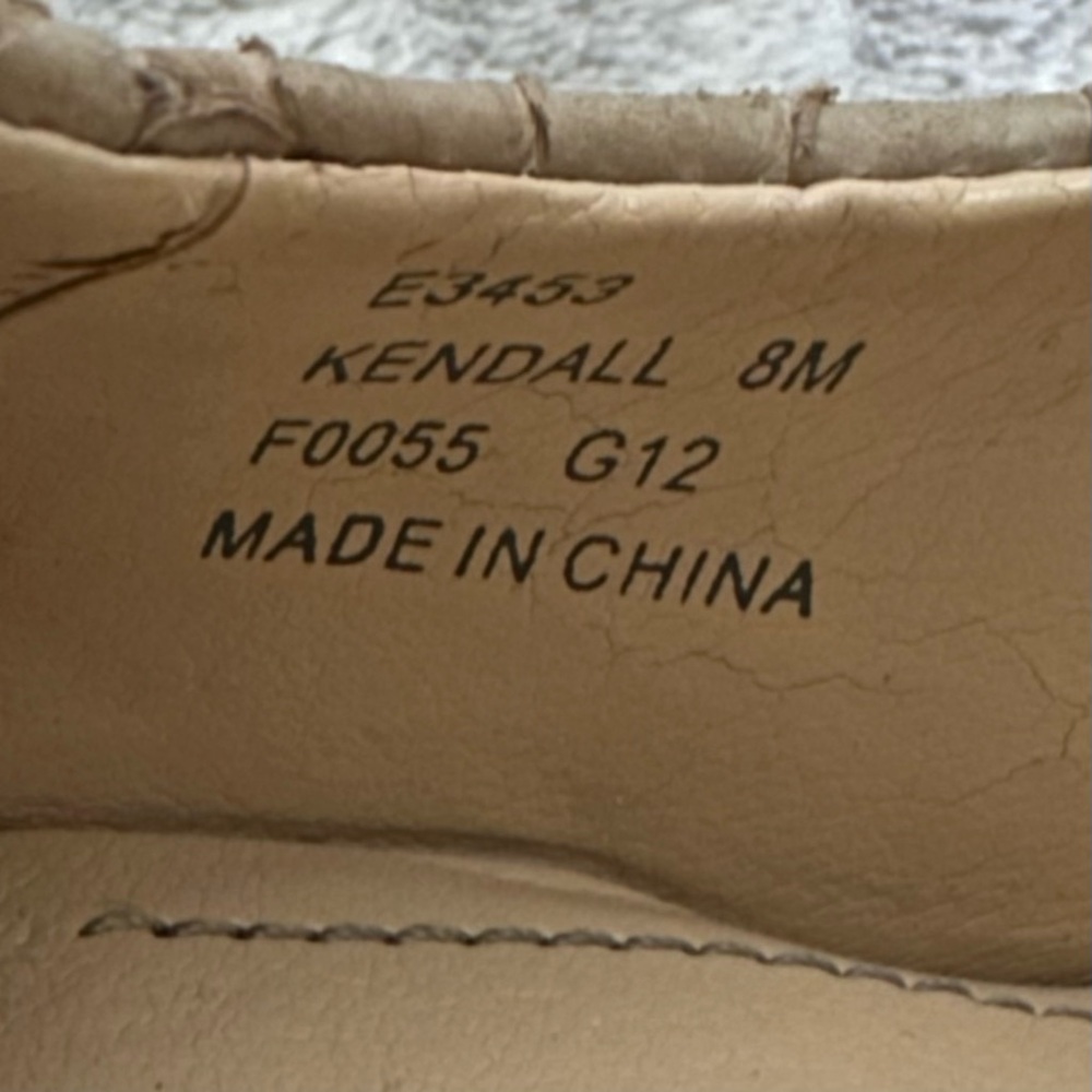 Calvin Klein Kendall Platform Heels, Fish Scale
Pattern Beige size 8M✨EUC✨ - Picture 10 of 11